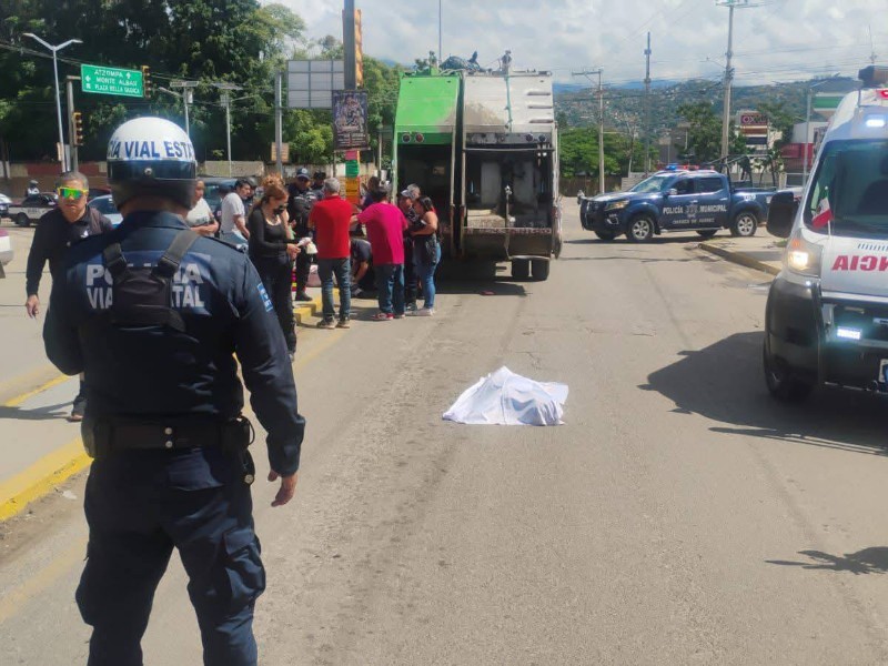 Camión recolector de basura atropella a adultos mayores, uno pierde la vida