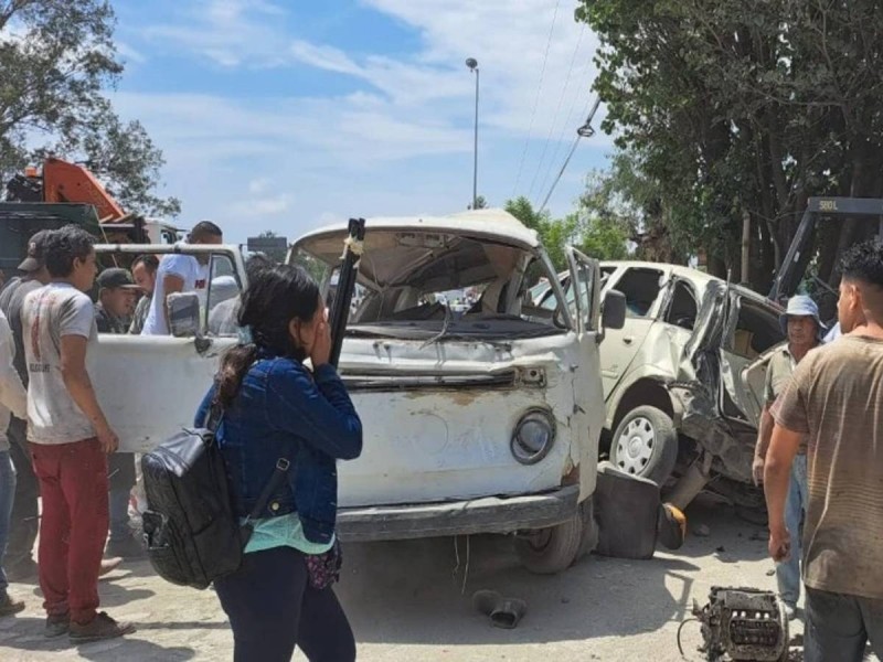Camión se queda sin frenos y provoca carambola en Morelos