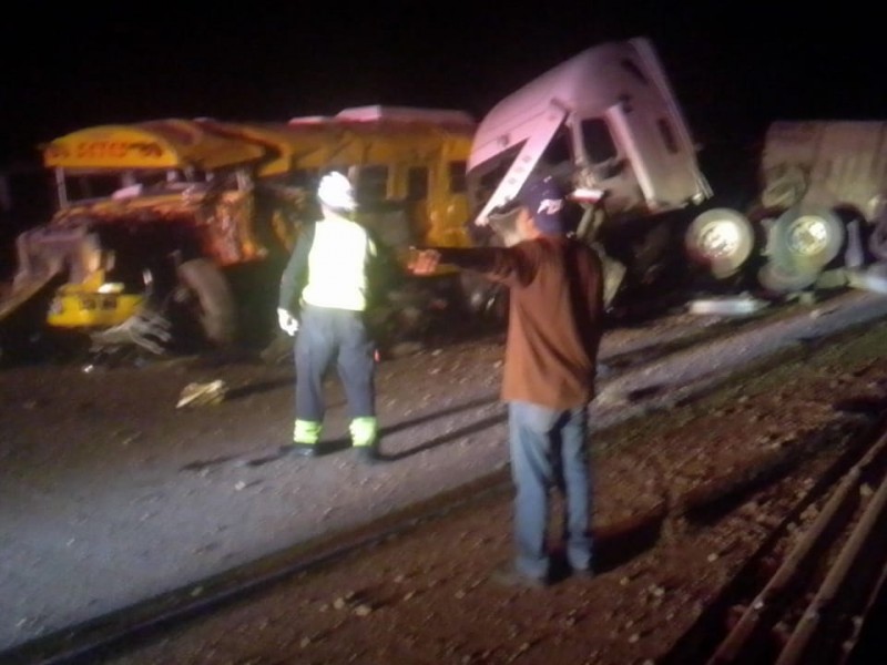 Camionazo deja 4 lesionados en carretetera internacional