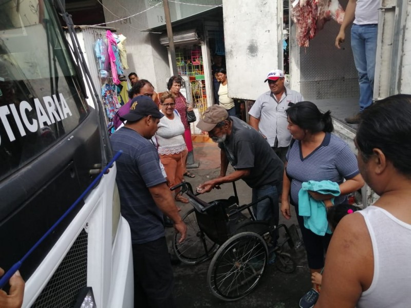 Camionero golpea a hombre de la tercera edad