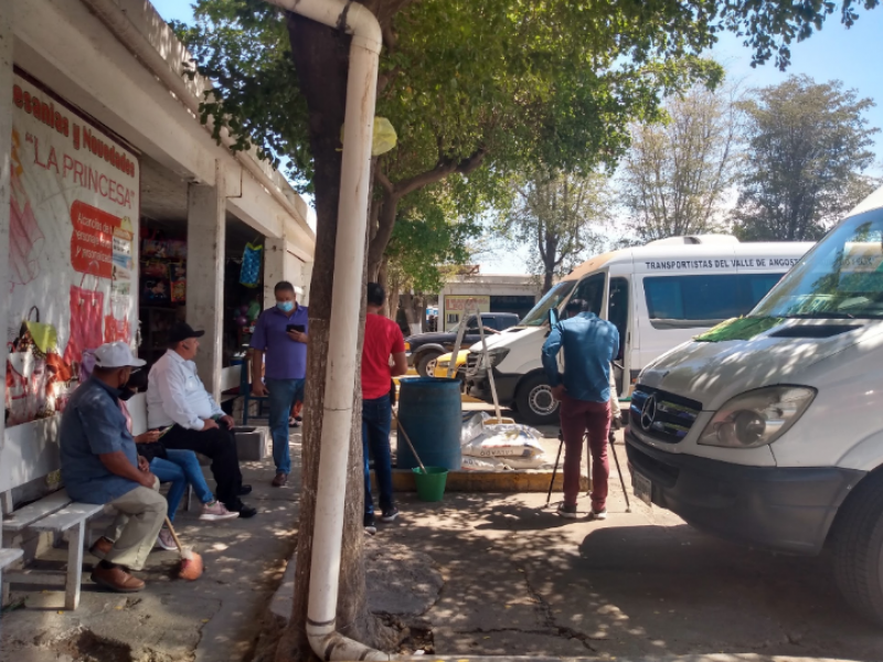 Camioneros de Guamúchil esperan reactivación con el regreso a clases