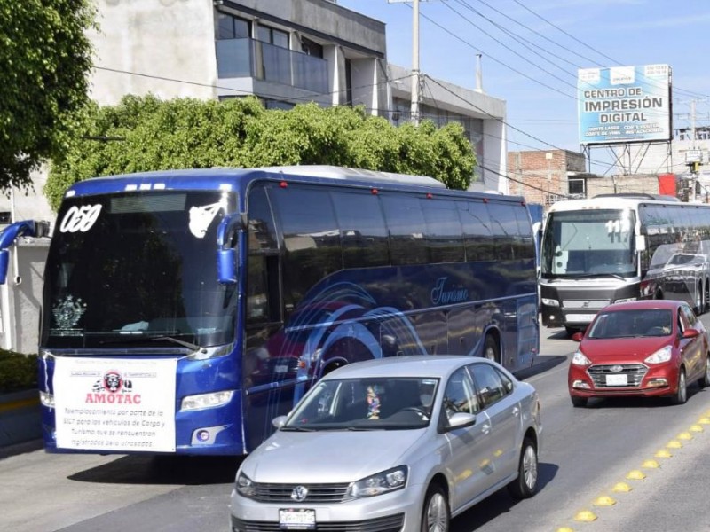 Camioneros exigen sus derechos a través de una manifestación