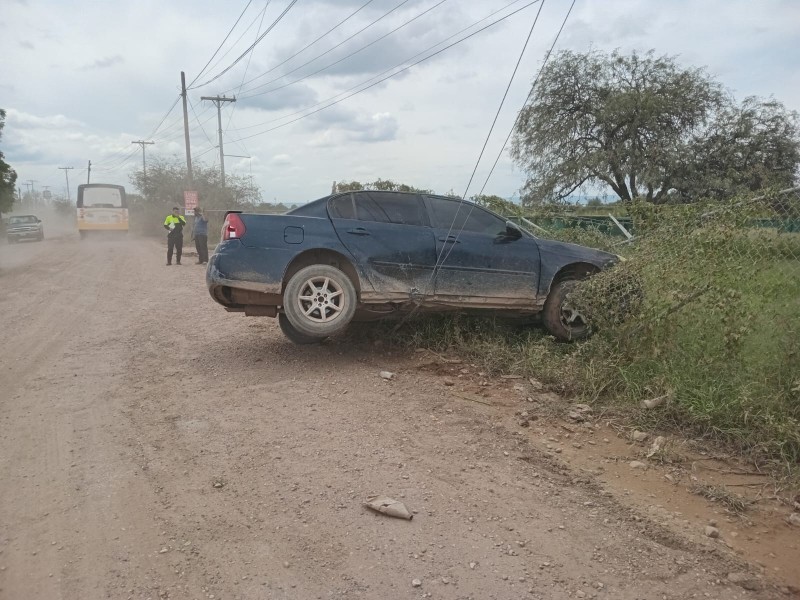 Camioneta fantasma choca a familia en Río Grande y huye