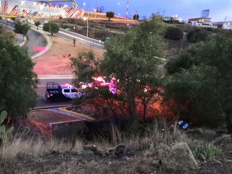 Camioneta se fue al río en la capital