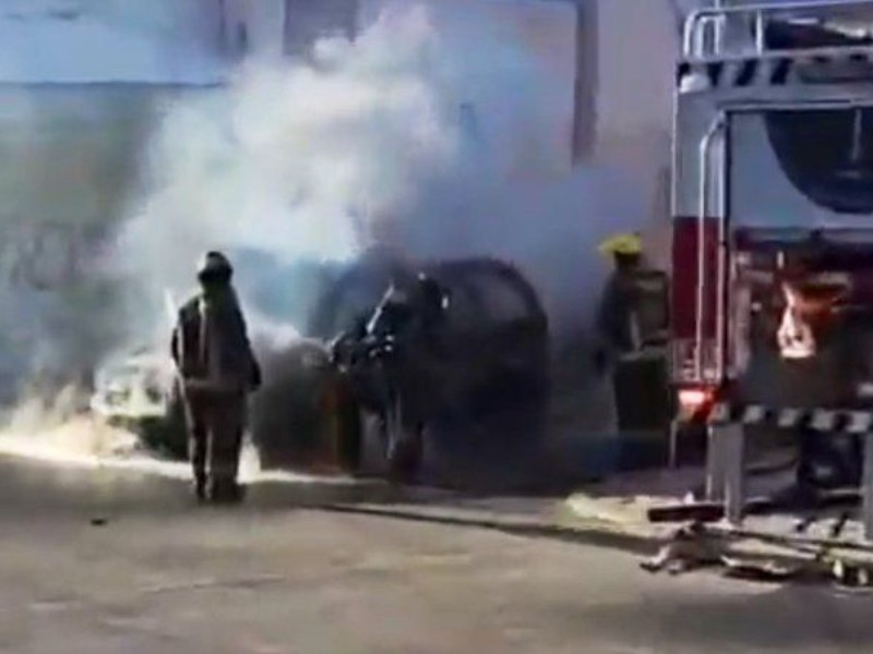 Camioneta se incendia en colonia Guadalupe Hidalgo