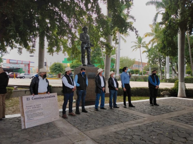 Campesinos conmemoran aniversario de la Ley Agraria