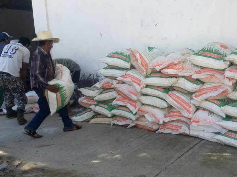 Campesinos de Atoyac amagan con tomar bodegas de fertilizante