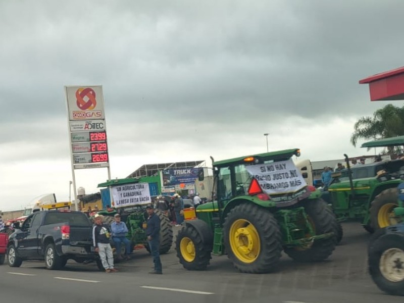 Campesinos de Jalisco se suman a paro nacional; protestan en carreteras federales
