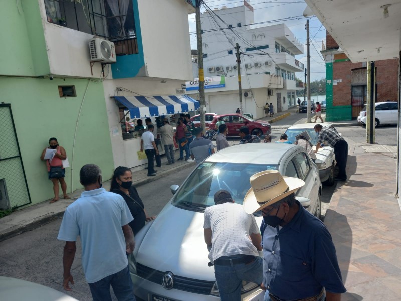 Campesinos de Tuxpan en trámite del Seguro Catastrófico