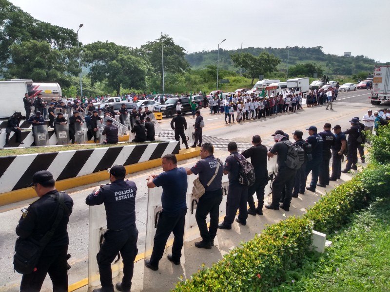 Caos por bloqueos en Chiapas