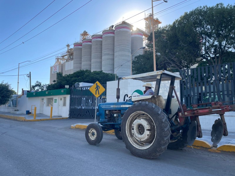 Campesinos liberan la carretera Salamanca–Irapuato y mantienen protesta en Cargill