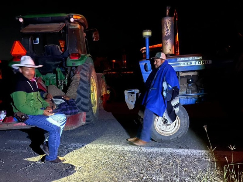 Campesinos llegan a acuerdo con gobierno, seguirán plantones por precios de industria