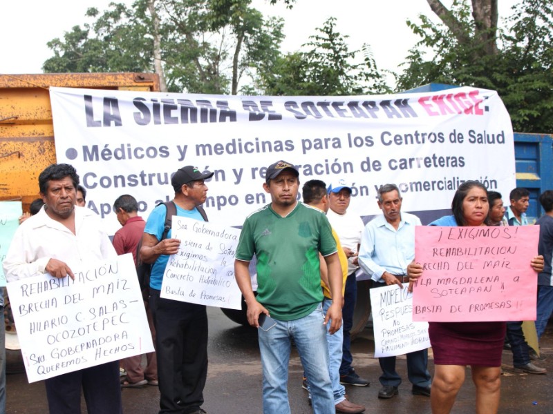 Campesinos mantienen protestas y bloqueos carreteros al sur de Veracruz