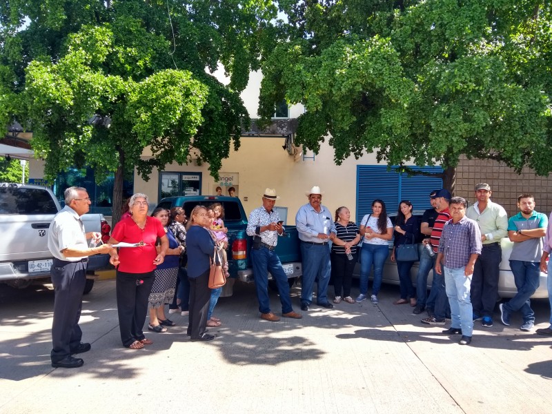 Campesinos realizan plantón por demanda de viviendas