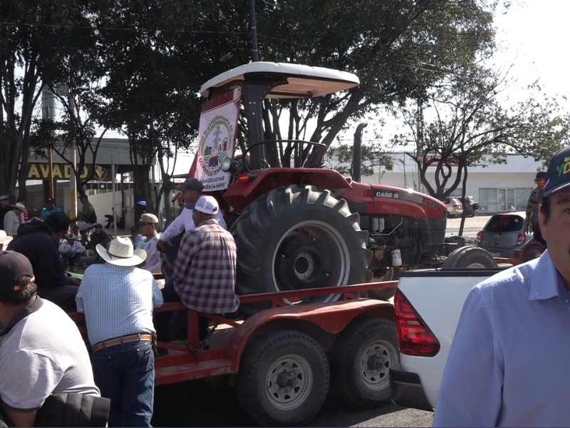 Campesinos se hartan por falta de apoyos