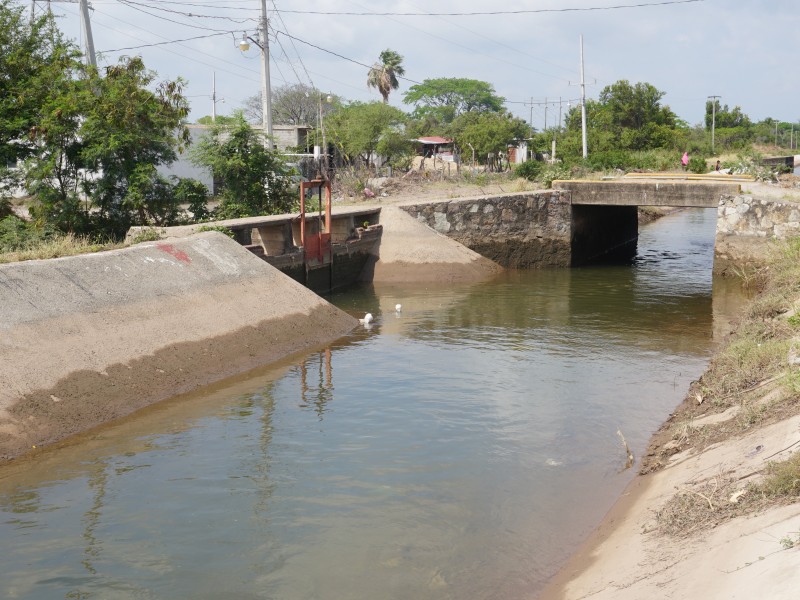 Campesinos temen perder concesión de riego por invasiones de canales