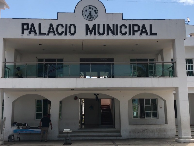 Canaco Petatlán rechaza costo de licencias de funcionamiento