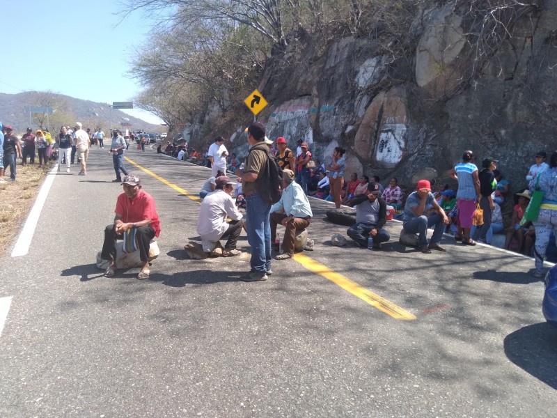 CANACO señala afectaciones económicas por bloqueos carreteros