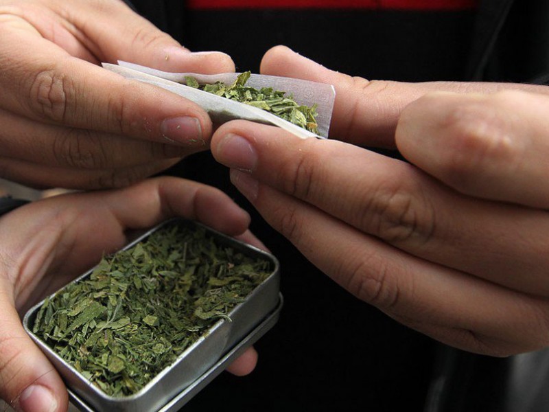 Canadá dará amnistía a enjuiciados por portar cannabis