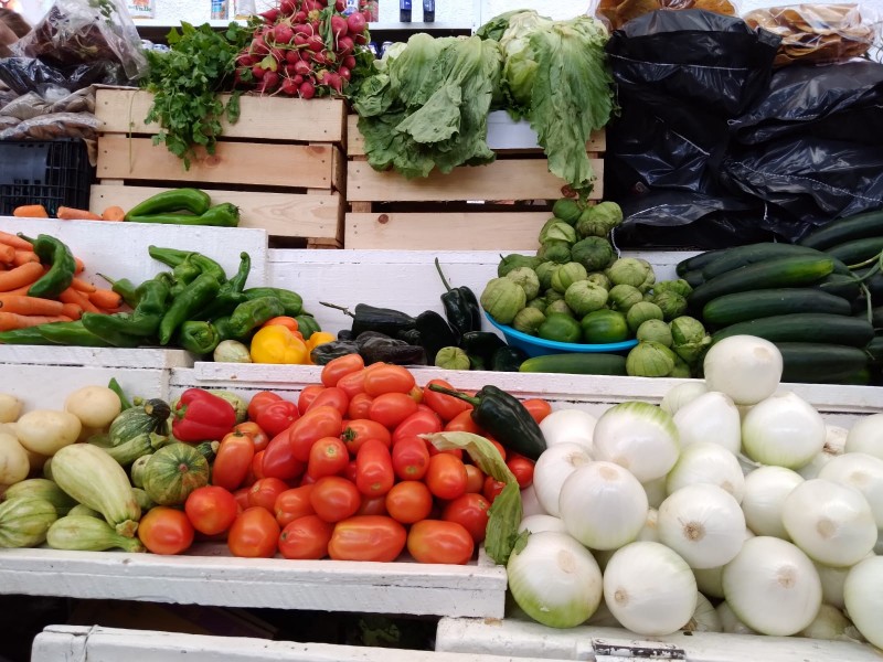 Canasta básica por las nubes en Mercados Municipales