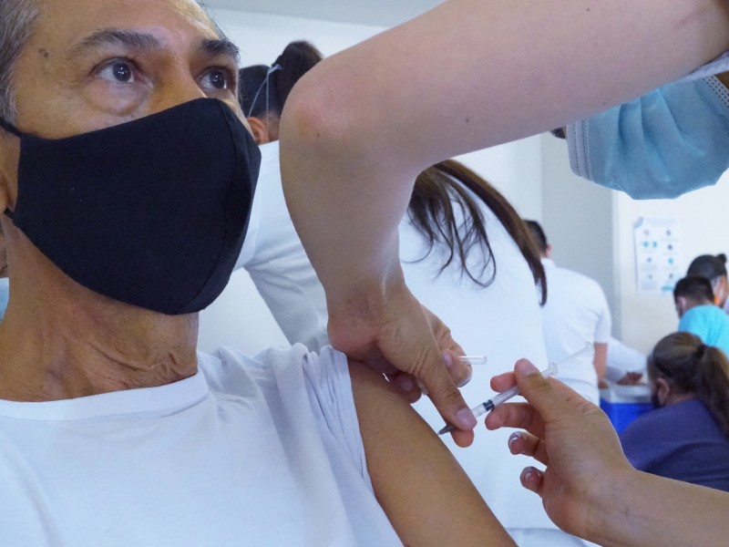 Cancelan aplicación de vacunas por desabasto del biológico en Uruapan