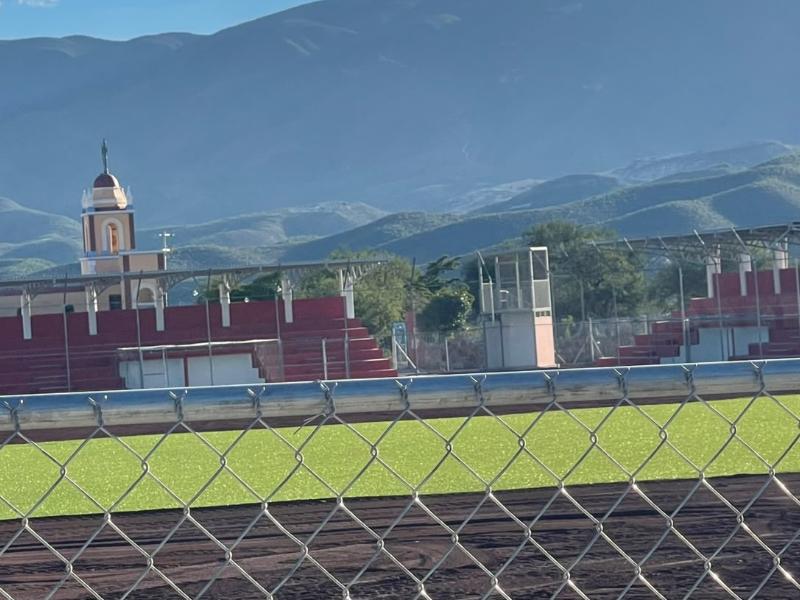 Cancelan inauguración del campo de béisbol hasta que esté terminado en Chilac