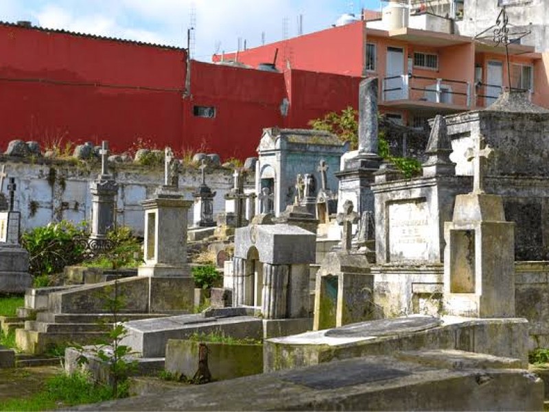 Cancelarían rutas fantasmales para preservar panteón histórico de Xalapa
