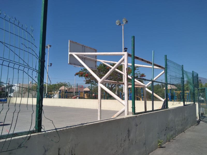 Cancha de futbol rápido causa molestias en Fraccionamiento Jacarandas