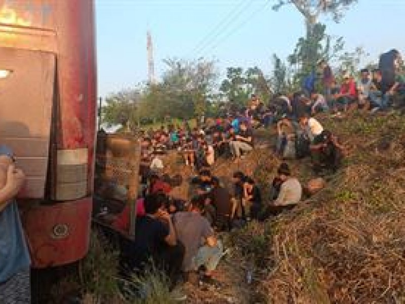 Cancillería Ecuatoriana reporta 46 emigrantes abandonados en autopista de Veracruz