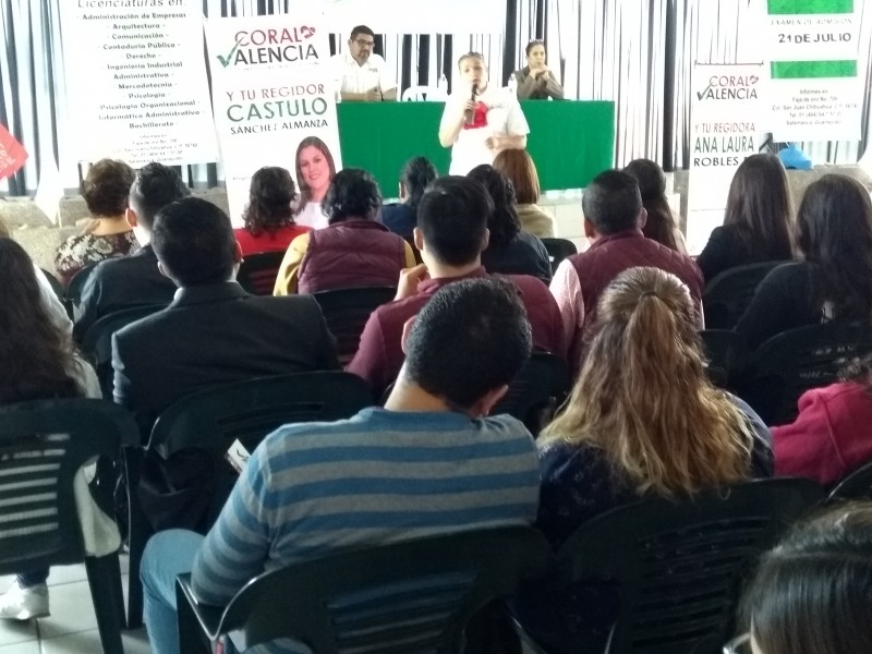 Candidata crea compromisos con estudiantes