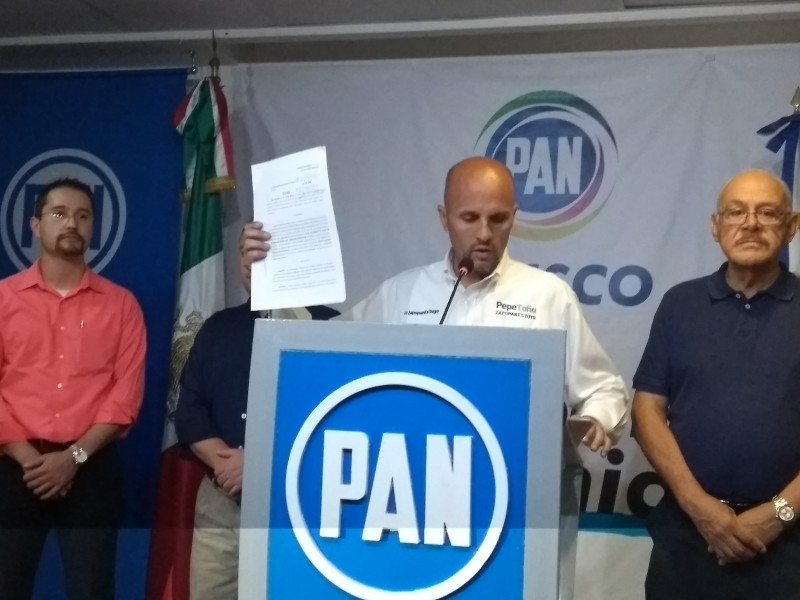 Candidato presenta denuncia por inundación en Plaza Patria