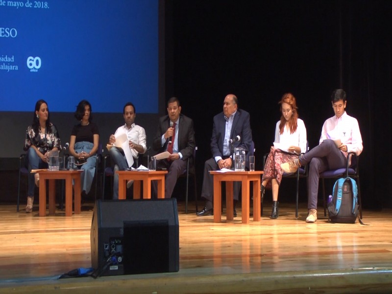 Candidatos al senado y congreso reunidos en ITESO