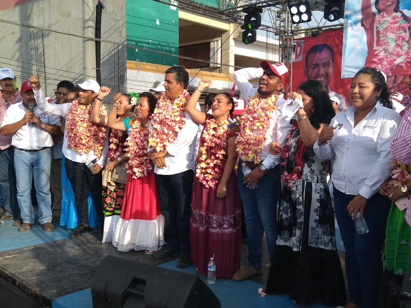 Candidatos del PRI-PVEM-PANAL cierran campaña en Juchitán