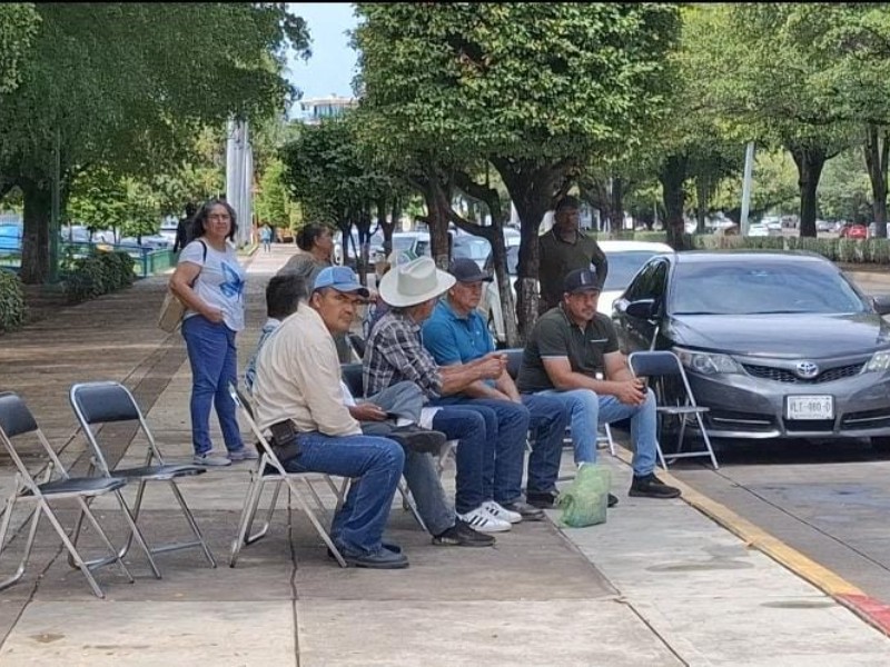 Cañeros de Sinaloa se plantan en palacio; exigen apoyo para fertilizante