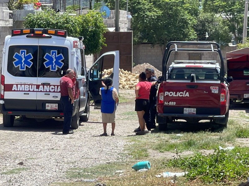 Canino agrede a mujer en ambas piernas en la Zapata