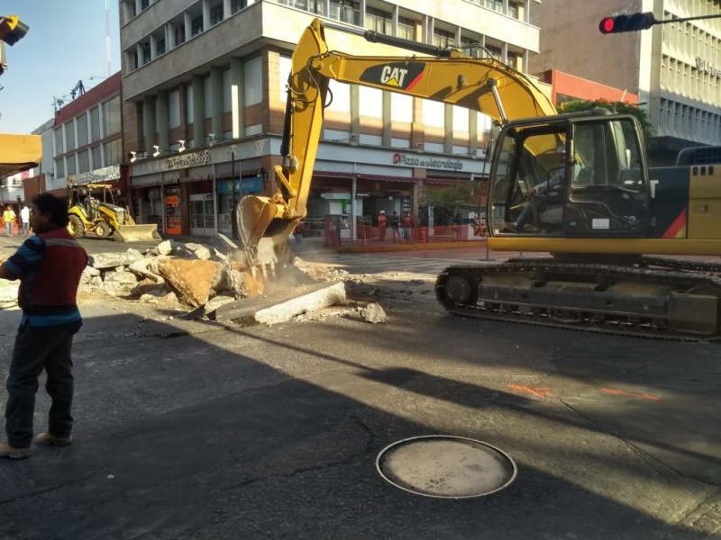 Caos en centro tapatío por cierres viales