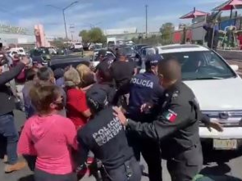 Caos en Ecatepec; pelean por vacunas contra Covid-19