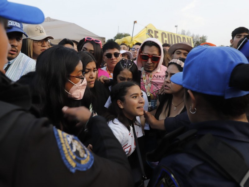 Caos en en el estadio Azteca por concierto Bad Bunny