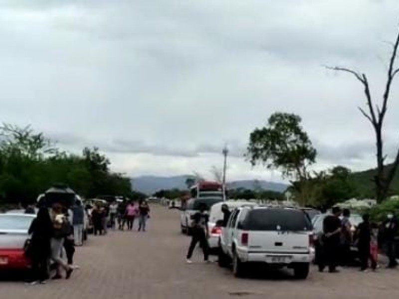 Caos en panteón de Guaymas por falta de gavetas