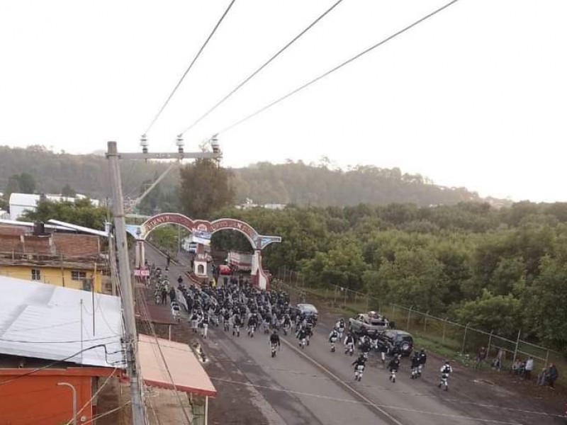 Caos en Uruapan y San Juan tras bloqueos; despliegan operativo