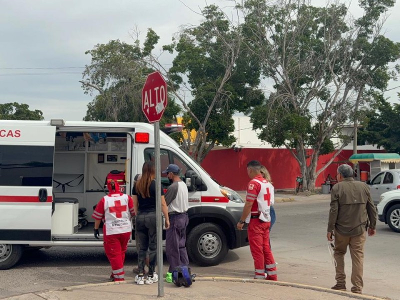Caos vehicular en Bienestar: Volkswagen embiste a motociclista