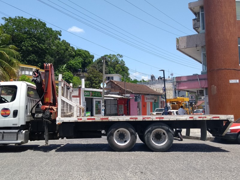 Caos vial en ex sede de SEV