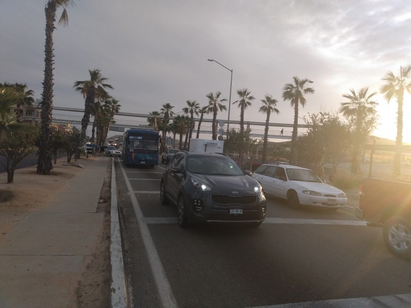 Caos vial en glorieta de Fonatur