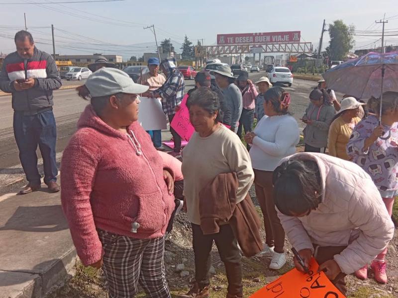 Caos vial en la Toluca-Naucalpan tras bloqueo por crisis de agua