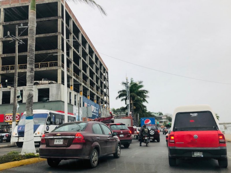 Caos vial por arribo turístico