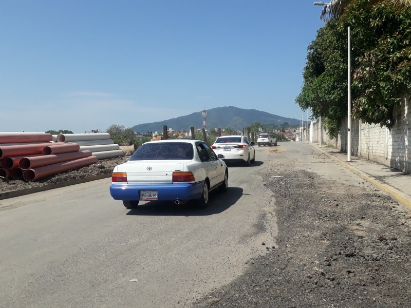 Caos vial por obra en avenida del sol