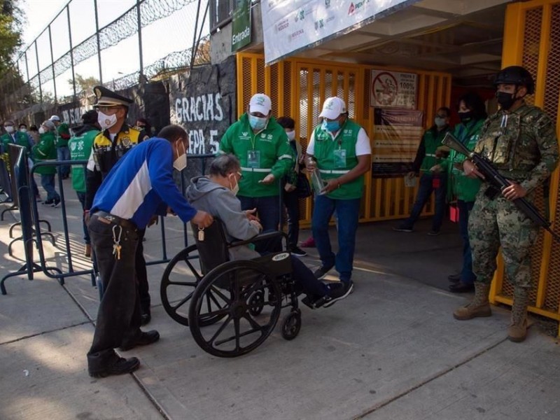 Caos vial por vacunación de refuerzo contra Covid-19 en Tlalpan