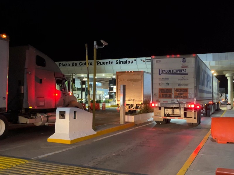 Caos vial se desata tras liberación de caseta cuatro caminos en Guasave