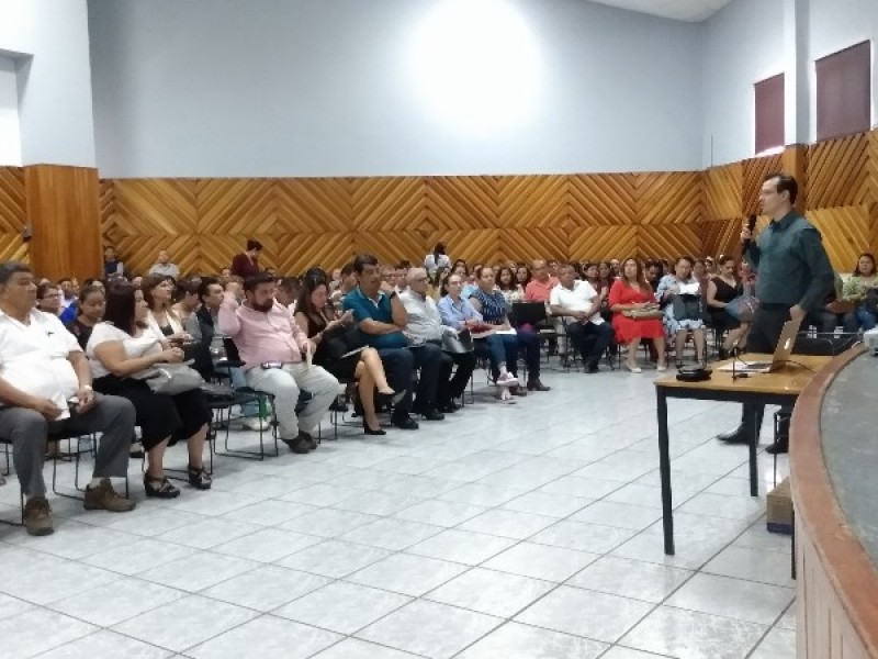 Capacita CDDH a docentes Nayaritas