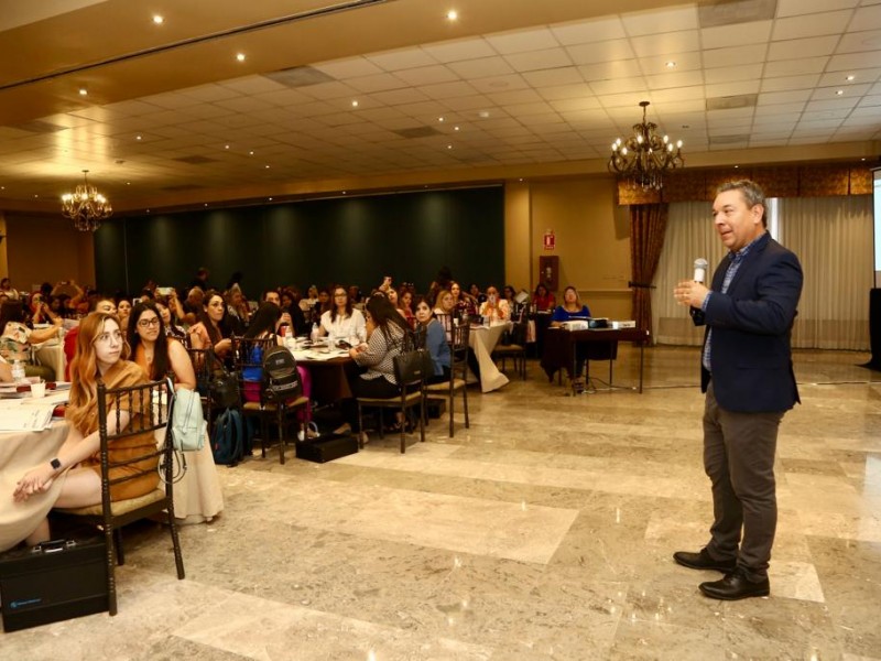 Capacita SEC Sonora a psicólogos para evaluar dificultades del aprendizaje